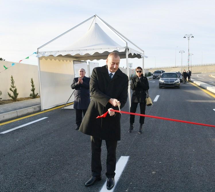 Prezident İlham Əliyev və birinci xanım Mehriban Əliyeva Mənzil İnşaatı Dövlət Agentliyinin Yasamal yaşayış kompleksinin açılışında iştirak ediblər (YENİLƏNİB) (FOTO)