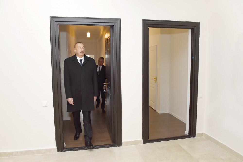 Prezident İlham Əliyev və birinci xanım Mehriban Əliyeva Mənzil İnşaatı Dövlət Agentliyinin Yasamal yaşayış kompleksinin açılışında iştirak ediblər (YENİLƏNİB) (FOTO)