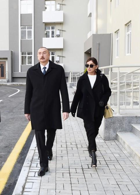 Prezident İlham Əliyev və birinci xanım Mehriban Əliyeva Mənzil İnşaatı Dövlət Agentliyinin Yasamal yaşayış kompleksinin açılışında iştirak ediblər (YENİLƏNİB) (FOTO)