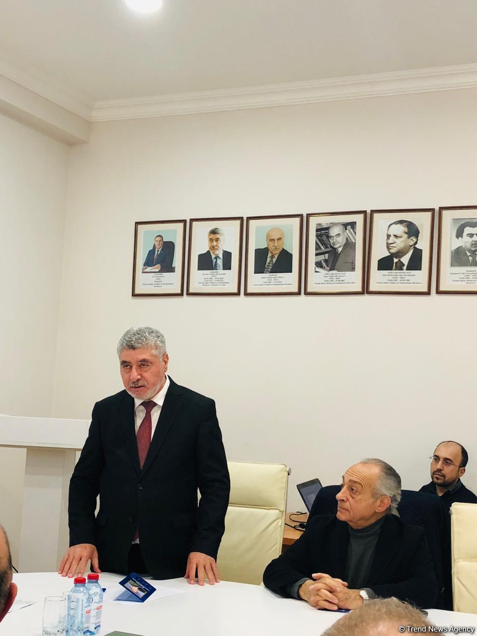 Sənətşünas alim, akademik Rasim Əfəndiyevin anadan olmasının 90 illiyinə həsr olunmuş elmi sessiya keçirilib (FOTO)