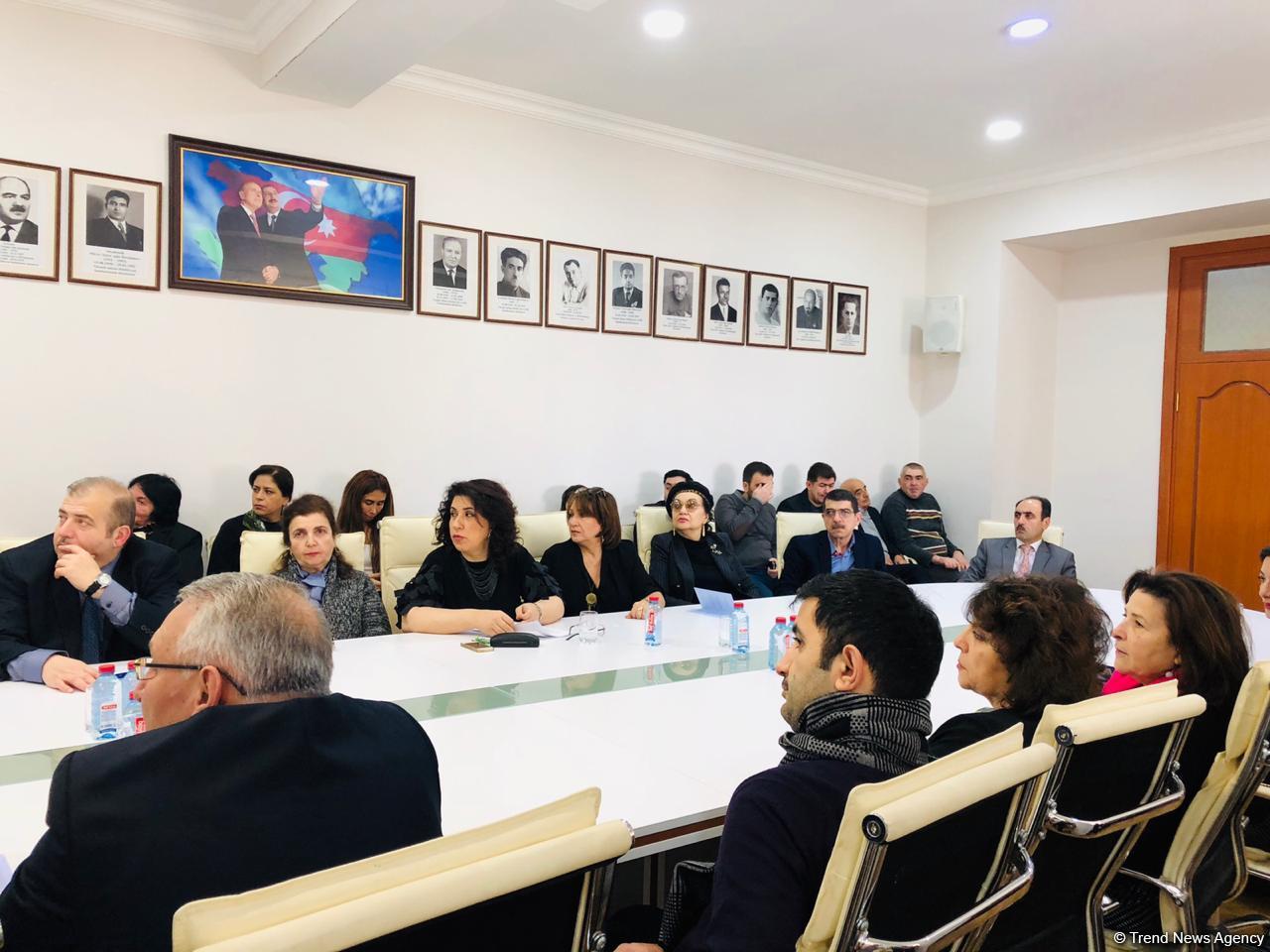 Sənətşünas alim, akademik Rasim Əfəndiyevin anadan olmasının 90 illiyinə həsr olunmuş elmi sessiya keçirilib (FOTO)
