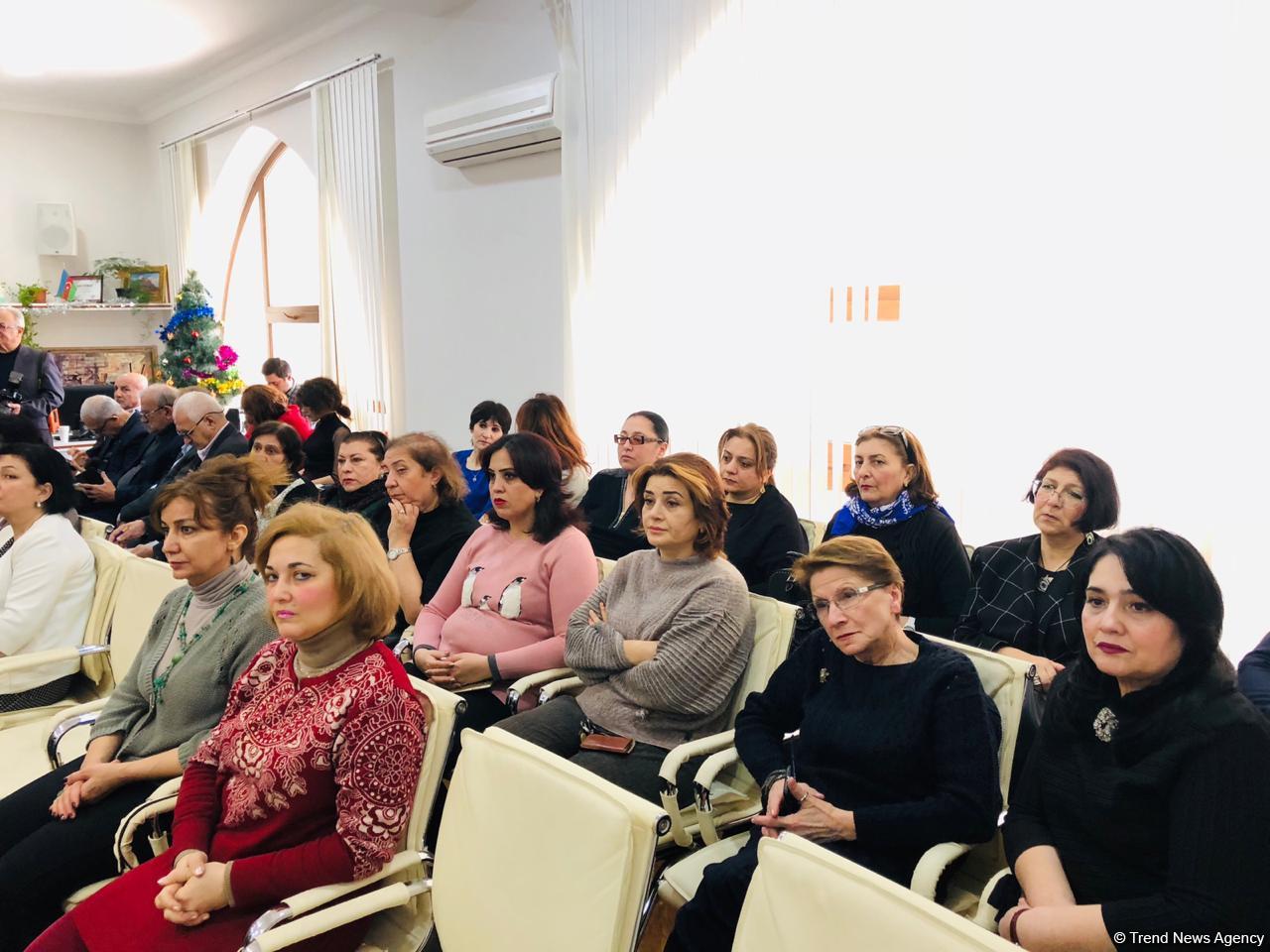 Sənətşünas alim, akademik Rasim Əfəndiyevin anadan olmasının 90 illiyinə həsr olunmuş elmi sessiya keçirilib (FOTO)