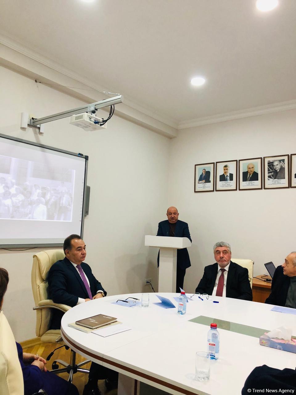 Sənətşünas alim, akademik Rasim Əfəndiyevin anadan olmasının 90 illiyinə həsr olunmuş elmi sessiya keçirilib (FOTO)