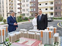 Prezident İlham Əliyev və birinci xanım Mehriban Əliyeva Sumqayıtda qaçqın və məcburi köçkün ailələri üçün inşa olunan yaşayış binaları kompleksinin açılışında iştirak ediblər (FOTO) (YENİLƏNİB)