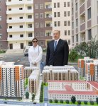Prezident İlham Əliyev və birinci xanım Mehriban Əliyeva Sumqayıtda qaçqın və məcburi köçkün ailələri üçün inşa olunan yaşayış binaları kompleksinin açılışında iştirak ediblər (FOTO) (YENİLƏNİB)