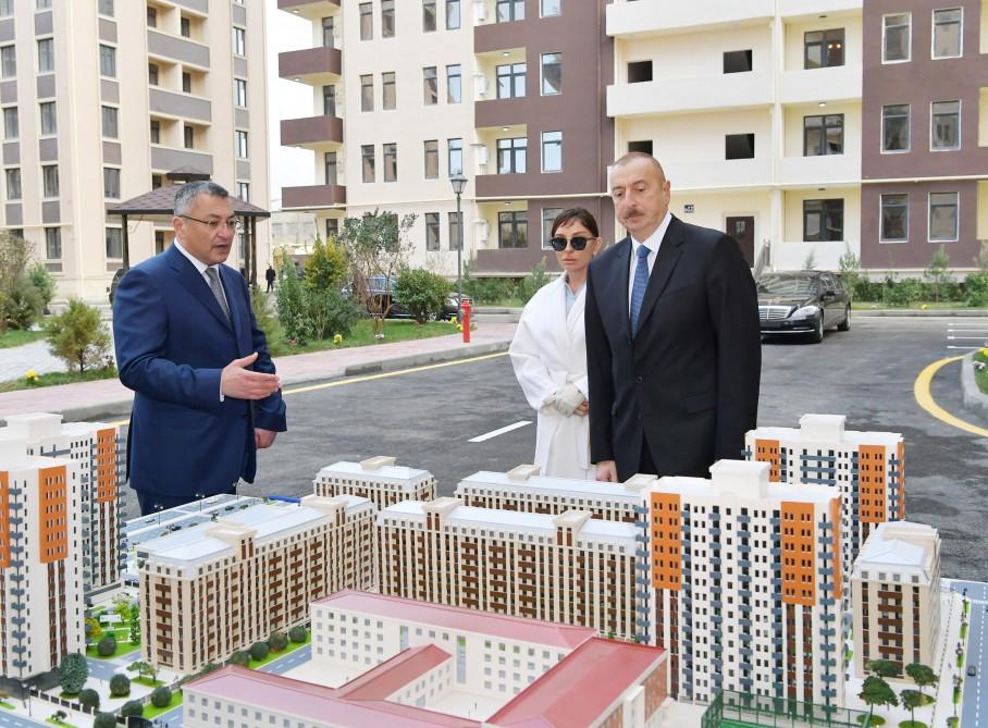 Prezident İlham Əliyev və birinci xanım Mehriban Əliyeva Sumqayıtda qaçqın və məcburi köçkün ailələri üçün inşa olunan yaşayış binaları kompleksinin açılışında iştirak ediblər (FOTO) (YENİLƏNİB)