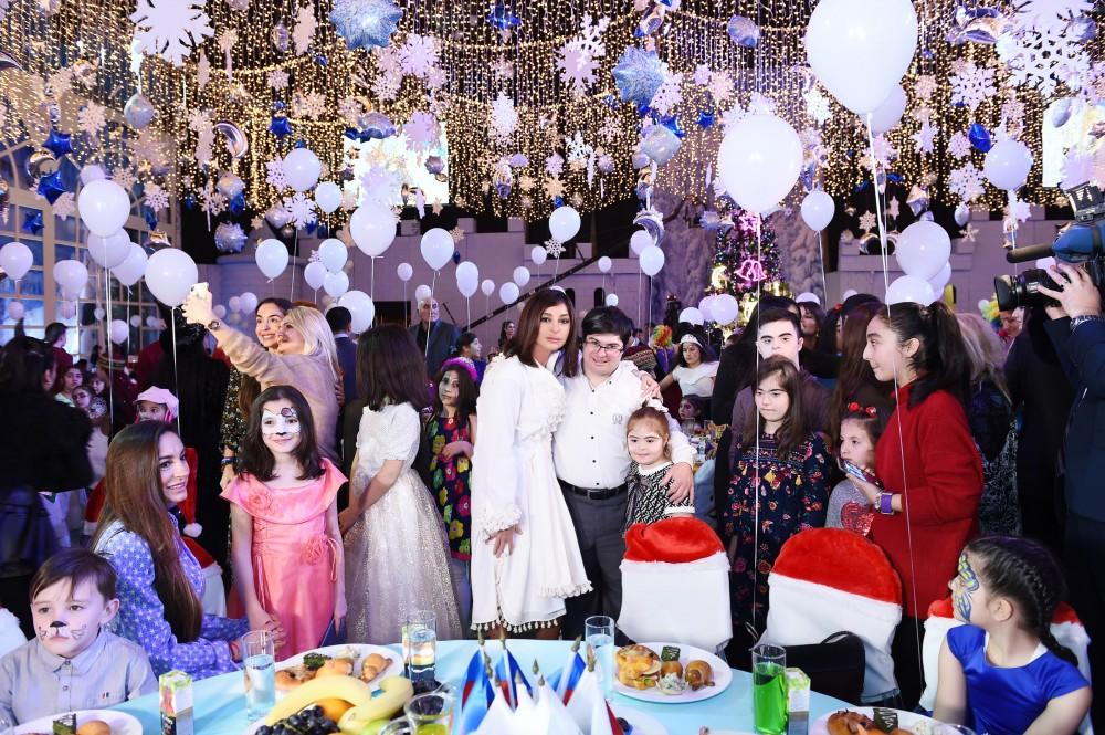 Birinci vitse-prezident Mehriban Əliyeva Heydər Əliyev Fondunun uşaqlar üçün təşkil etdiyi ənənəvi bayram şənliyində iştirak edib (FOTO)