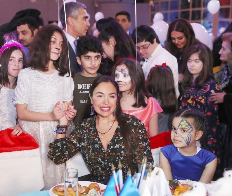 Birinci vitse-prezident Mehriban Əliyeva Heydər Əliyev Fondunun uşaqlar üçün təşkil etdiyi ənənəvi bayram şənliyində iştirak edib (FOTO)
