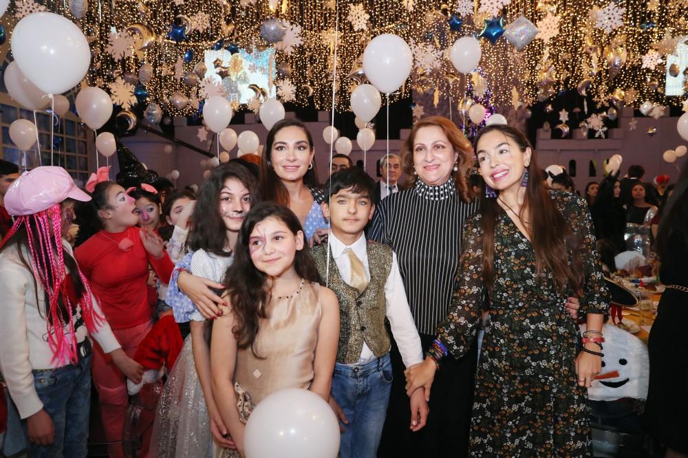 Birinci vitse-prezident Mehriban Əliyeva Heydər Əliyev Fondunun uşaqlar üçün təşkil etdiyi ənənəvi bayram şənliyində iştirak edib (FOTO)