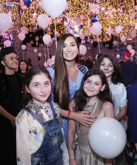 Birinci vitse-prezident Mehriban Əliyeva Heydər Əliyev Fondunun uşaqlar üçün təşkil etdiyi ənənəvi bayram şənliyində iştirak edib (FOTO)