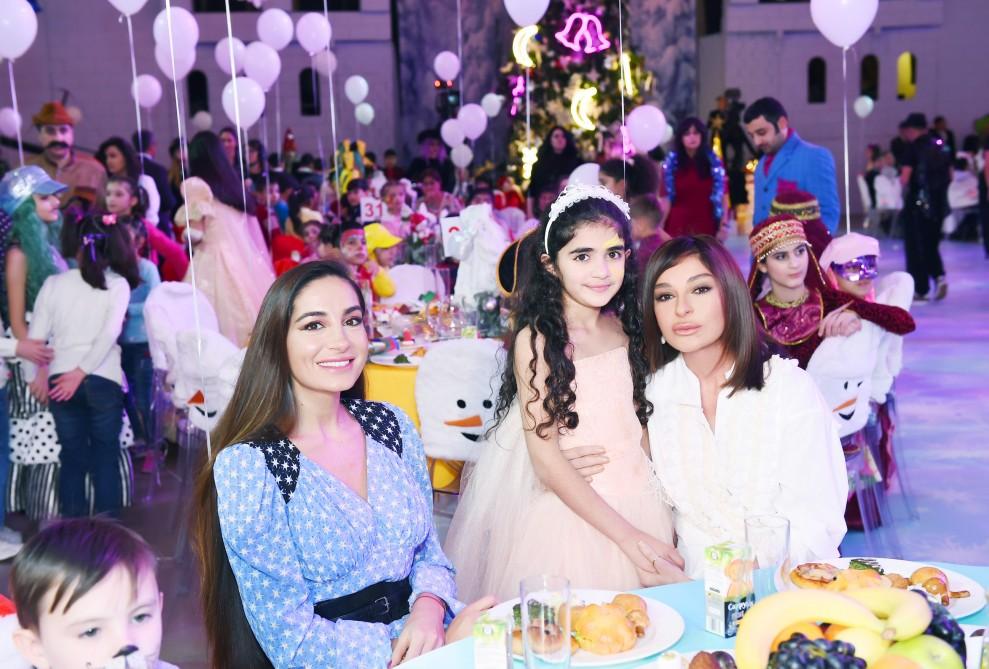 Birinci vitse-prezident Mehriban Əliyeva Heydər Əliyev Fondunun uşaqlar üçün təşkil etdiyi ənənəvi bayram şənliyində iştirak edib (FOTO)