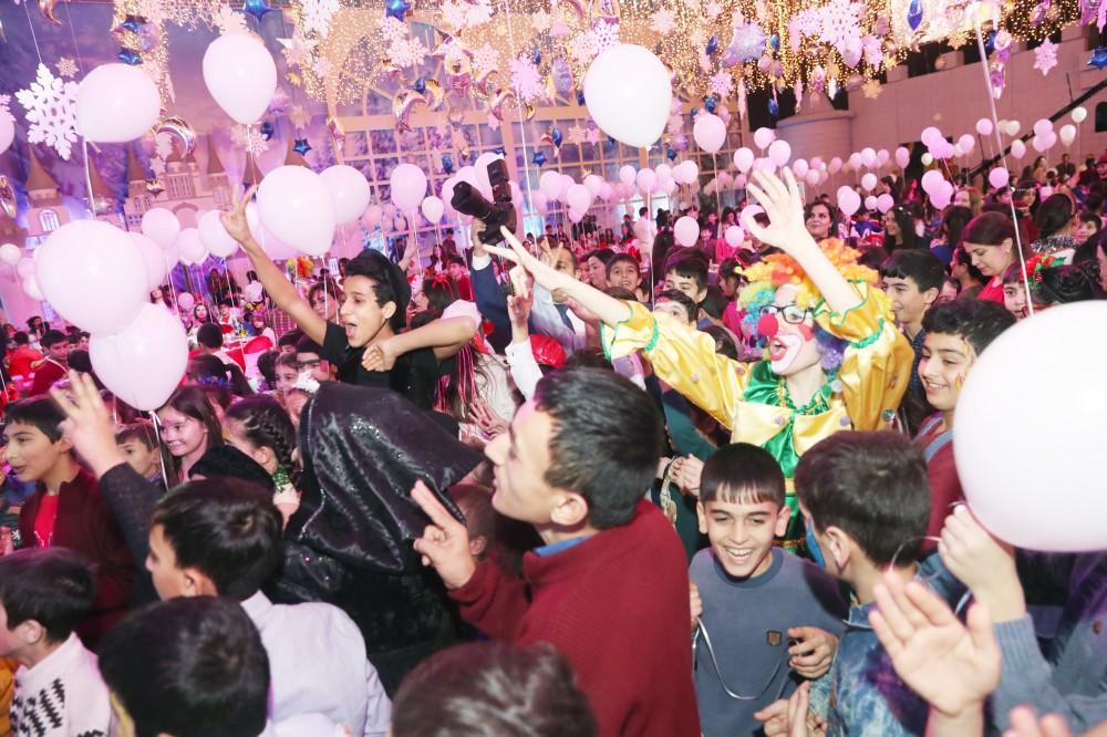 Birinci vitse-prezident Mehriban Əliyeva Heydər Əliyev Fondunun uşaqlar üçün təşkil etdiyi ənənəvi bayram şənliyində iştirak edib (FOTO)