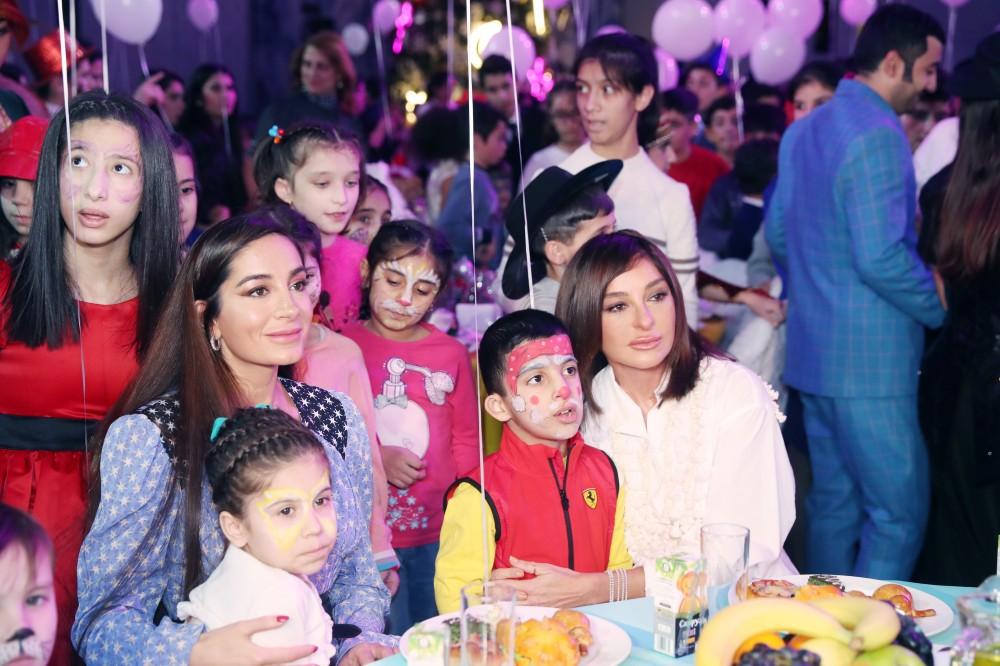 Birinci vitse-prezident Mehriban Əliyeva Heydər Əliyev Fondunun uşaqlar üçün təşkil etdiyi ənənəvi bayram şənliyində iştirak edib (FOTO)