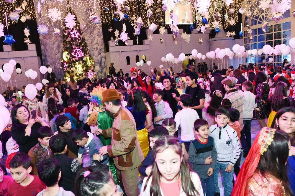 Birinci vitse-prezident Mehriban Əliyeva Heydər Əliyev Fondunun uşaqlar üçün təşkil etdiyi ənənəvi bayram şənliyində iştirak edib (FOTO)