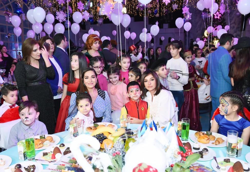 Birinci vitse-prezident Mehriban Əliyeva Heydər Əliyev Fondunun uşaqlar üçün təşkil etdiyi ənənəvi bayram şənliyində iştirak edib (FOTO)