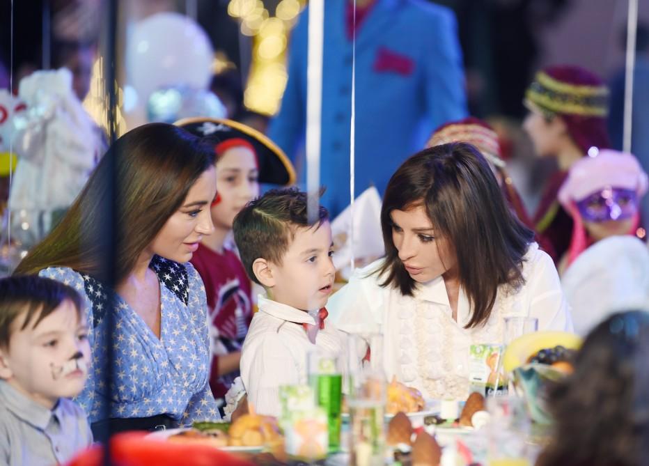 Birinci vitse-prezident Mehriban Əliyeva Heydər Əliyev Fondunun uşaqlar üçün təşkil etdiyi ənənəvi bayram şənliyində iştirak edib (FOTO)