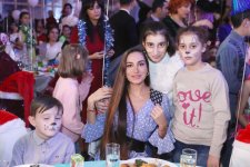 Birinci vitse-prezident Mehriban Əliyeva Heydər Əliyev Fondunun uşaqlar üçün təşkil etdiyi ənənəvi bayram şənliyində iştirak edib (FOTO)