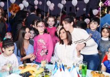 Birinci vitse-prezident Mehriban Əliyeva Heydər Əliyev Fondunun uşaqlar üçün təşkil etdiyi ənənəvi bayram şənliyində iştirak edib (FOTO)