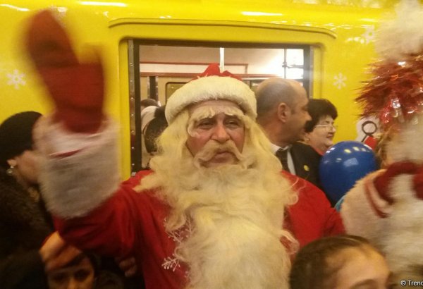 Metro stansiyalarında Yeni il şənliyinə start verildi (FOTO)