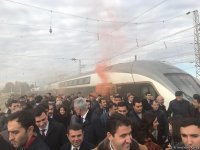 Bakı-Gəncə-Bakı istiqamətində yeni sürətli sərnişin qatarı Gəncəyə çatıb (YENİLƏNİB) (FOTO)