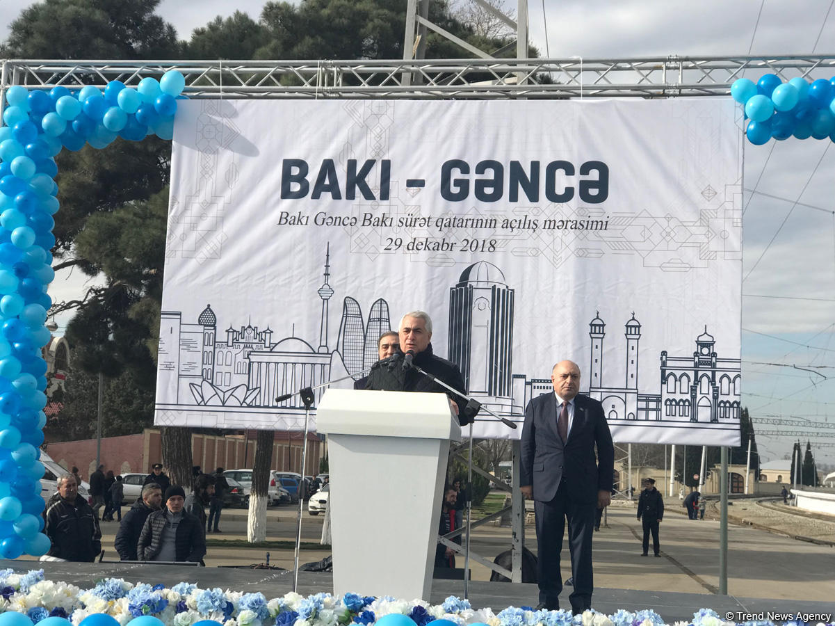 Bakı-Gəncə-Bakı istiqamətində yeni sürətli sərnişin qatarı Gəncəyə çatıb (YENİLƏNİB) (FOTO)