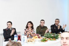 Birinci-vitse prezident Mehriban Əliyeva DTX-nin hərbi hissəsində keçirilən bayram tədbirində iştirak edib (FOTO)