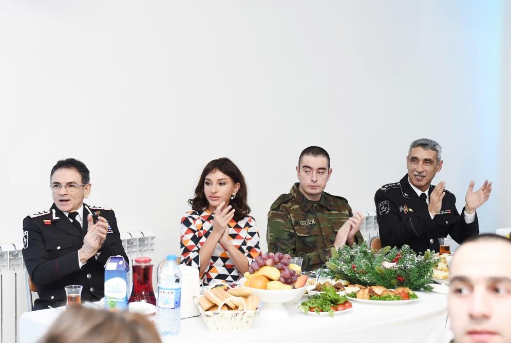 Birinci-vitse prezident Mehriban Əliyeva DTX-nin hərbi hissəsində keçirilən bayram tədbirində iştirak edib (FOTO)