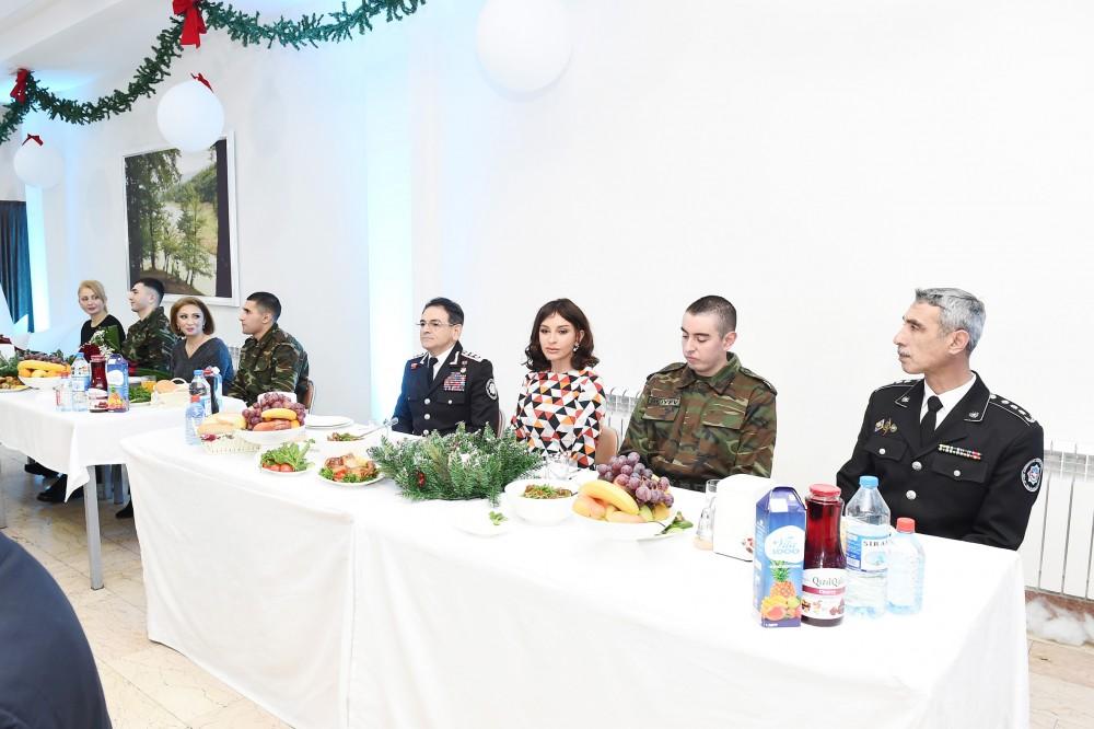 Birinci-vitse prezident Mehriban Əliyeva DTX-nin hərbi hissəsində keçirilən bayram tədbirində iştirak edib (FOTO)