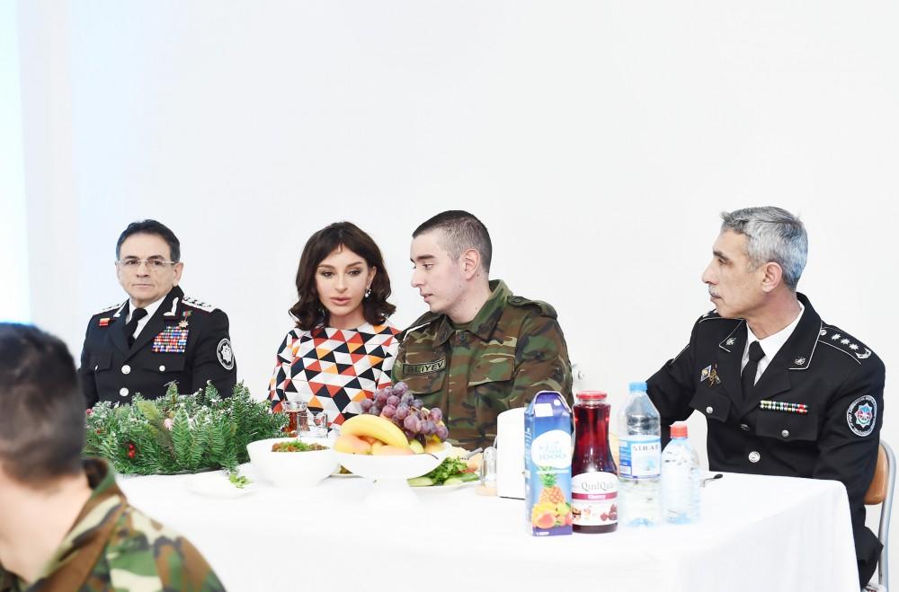 Birinci-vitse prezident Mehriban Əliyeva DTX-nin hərbi hissəsində keçirilən bayram tədbirində iştirak edib (FOTO)
