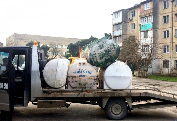 Bakıda binaların üstündəki su çənləri götürülür - SƏBƏBİ? (FOTO)