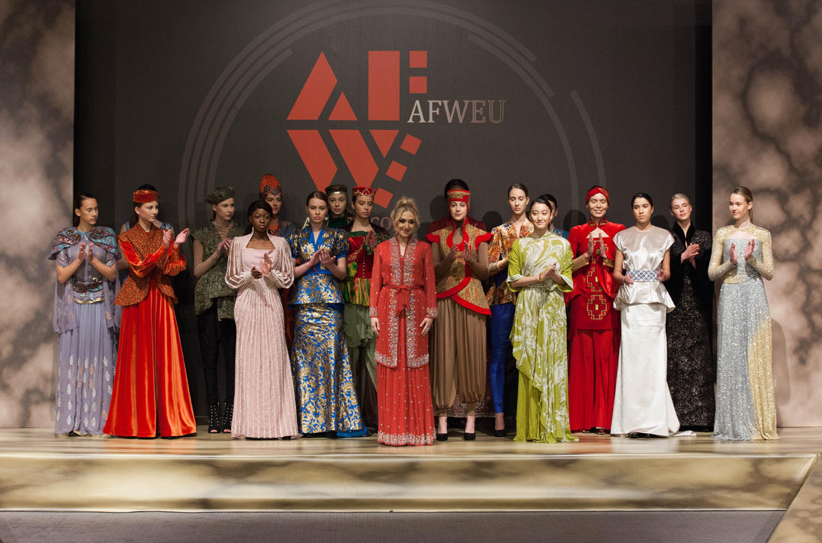 Gülnarə Xəlilovanın rəngarəng kolleksiyaları İstanbulda moda həftəsinin iştirakçılarını valeh edib (FOTO)
