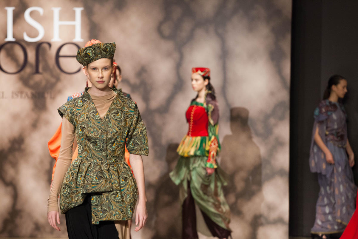 Gülnarə Xəlilovanın rəngarəng kolleksiyaları İstanbulda moda həftəsinin iştirakçılarını valeh edib (FOTO)