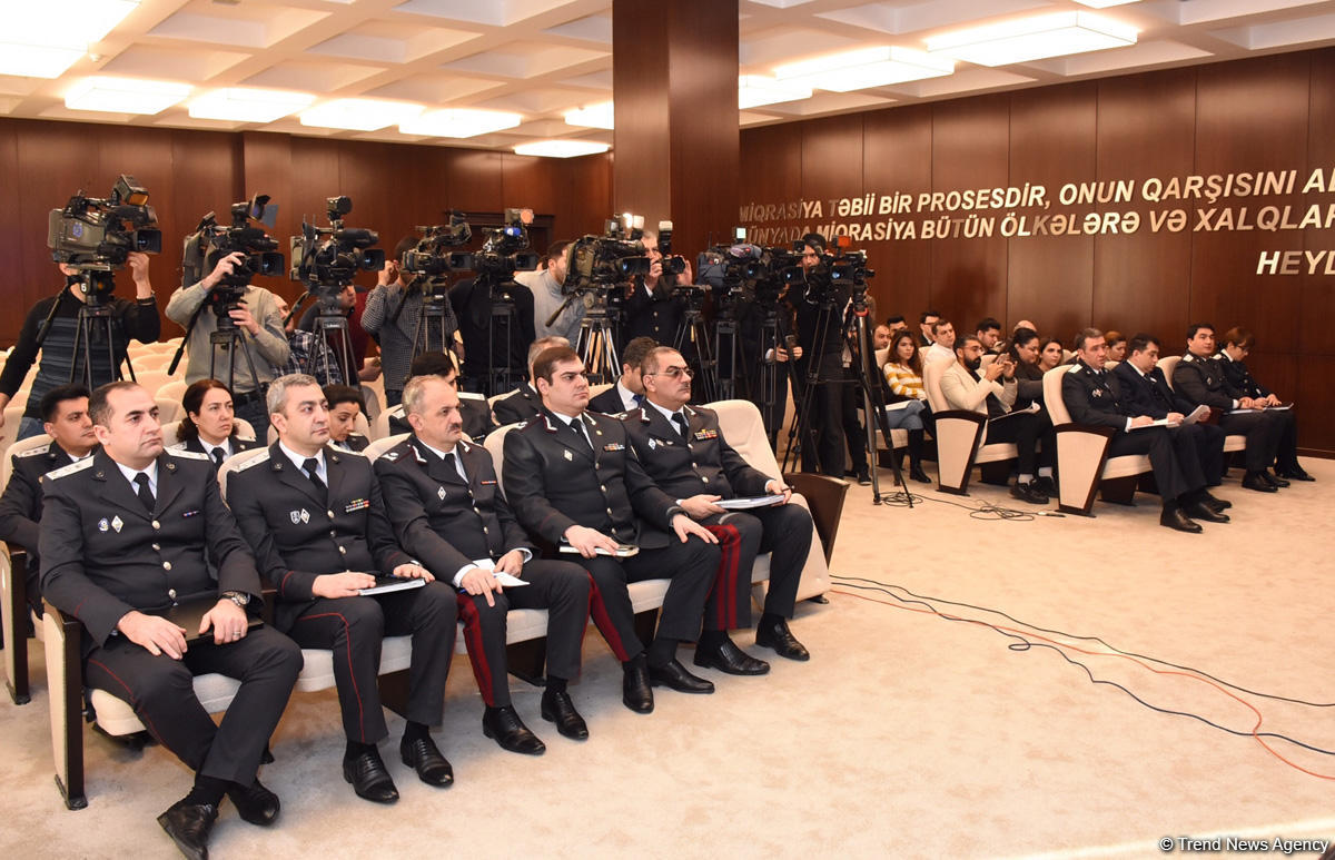 DMX rəisi: Əcnəbilərə göstərilən elektron xidmətlərin sayı 14-ə çatdırılıb (FOTO)