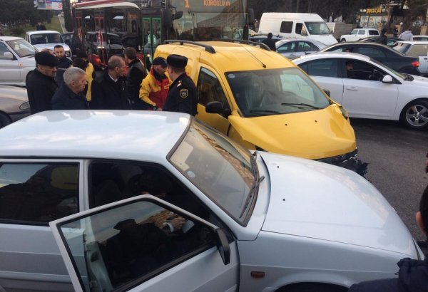Bakıda zəncirvari qəza: 4 maşın bir-birinə çırpıldı, tıxac yarandı (FOTO/VİDEO)