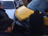 Bakıda zəncirvari qəza: 4 maşın bir-birinə çırpıldı, tıxac yarandı (FOTO/VİDEO)