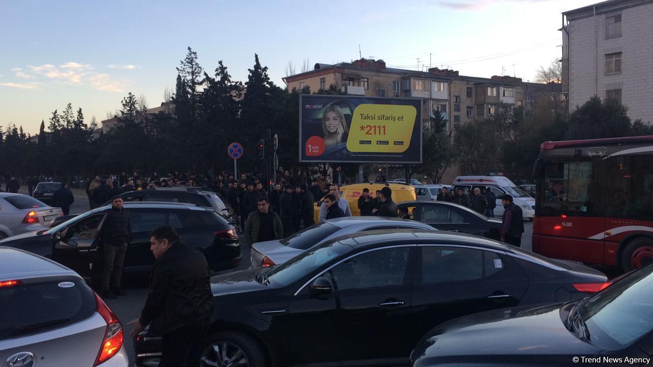Bakıda zəncirvari qəza: 4 maşın bir-birinə çırpıldı, tıxac yarandı (FOTO/VİDEO)