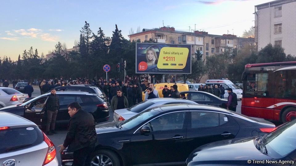 Bakıda zəncirvari qəza: 4 maşın bir-birinə çırpıldı, tıxac yarandı (FOTO/VİDEO)