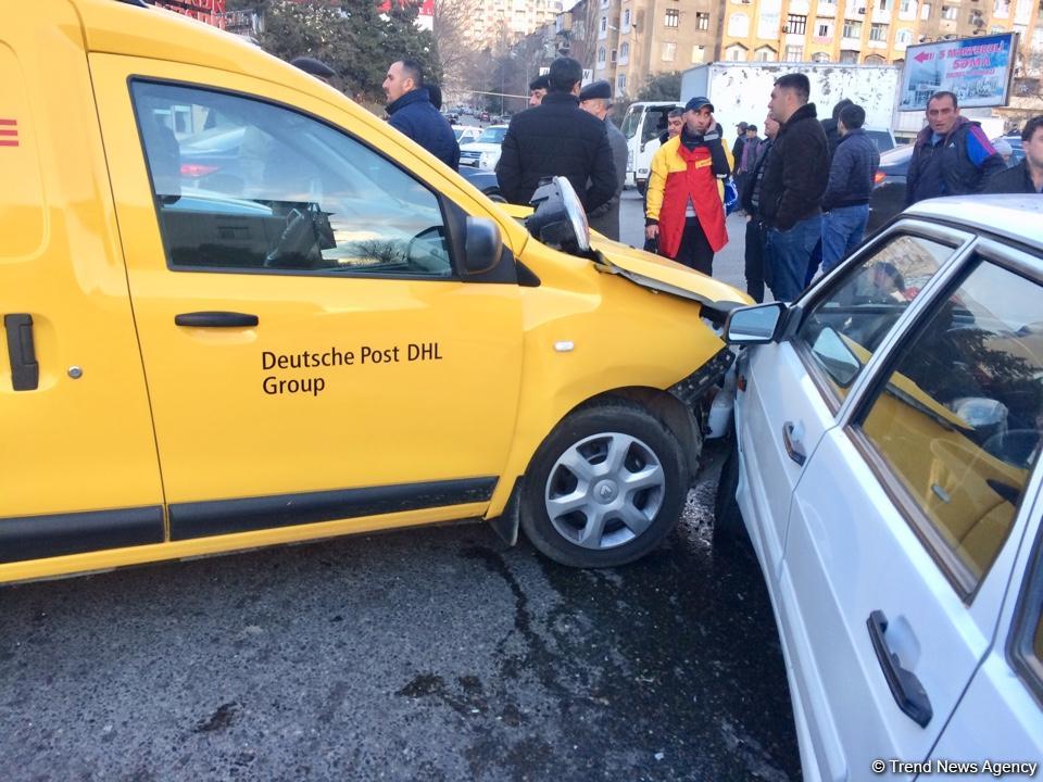 Bakıda zəncirvari qəza: 4 maşın bir-birinə çırpıldı, tıxac yarandı (FOTO/VİDEO)