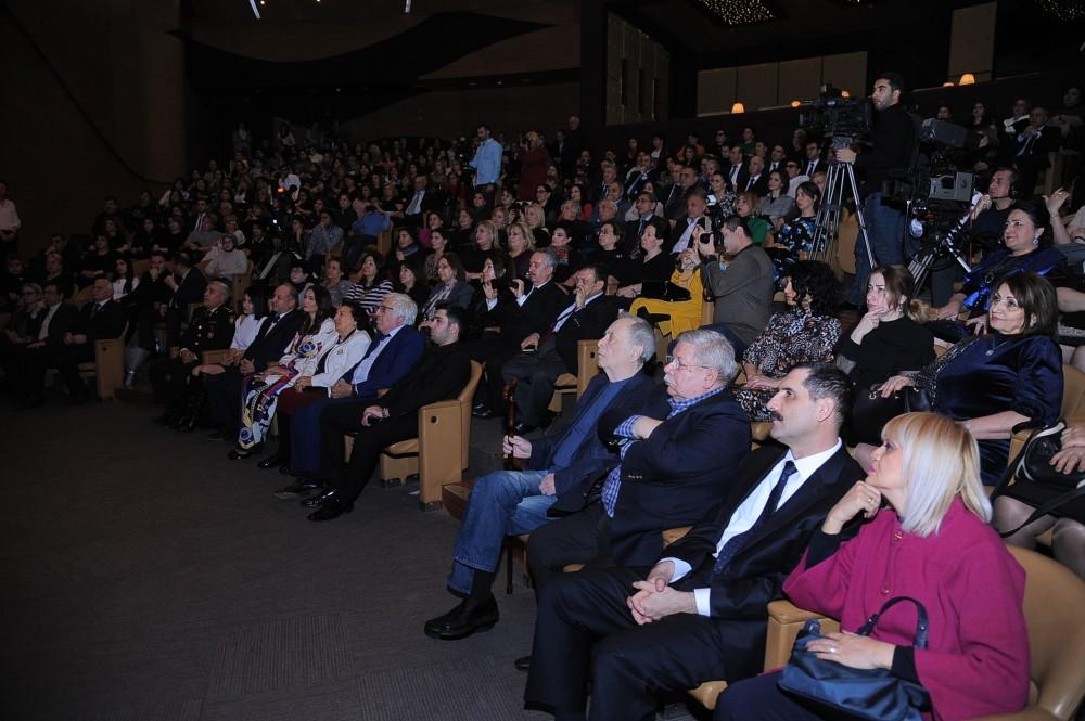 Beynəlxalq Muğam Mərkəzində Amaliya Pənahovanın xatirə gecəsi keçirilib (FOTO)