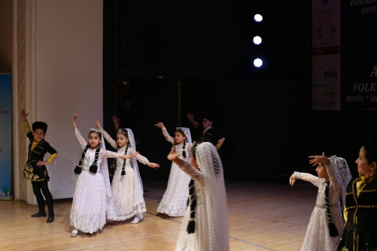 Bakıda beynəlxalq incəsənət müsabiqəsi keçirilib (FOTO)