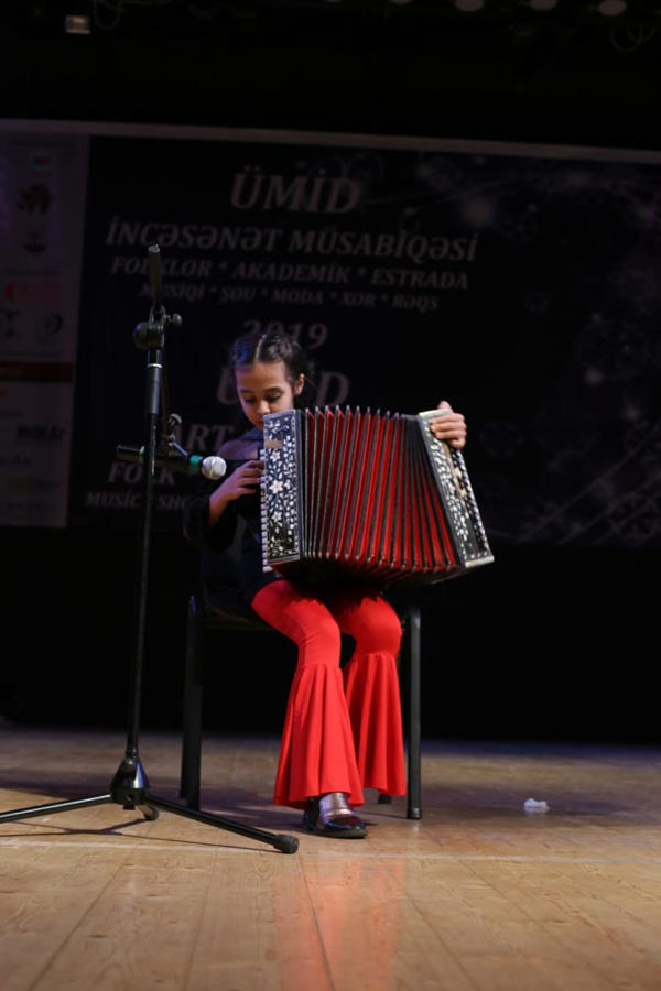 Bakıda beynəlxalq incəsənət müsabiqəsi keçirilib (FOTO)
