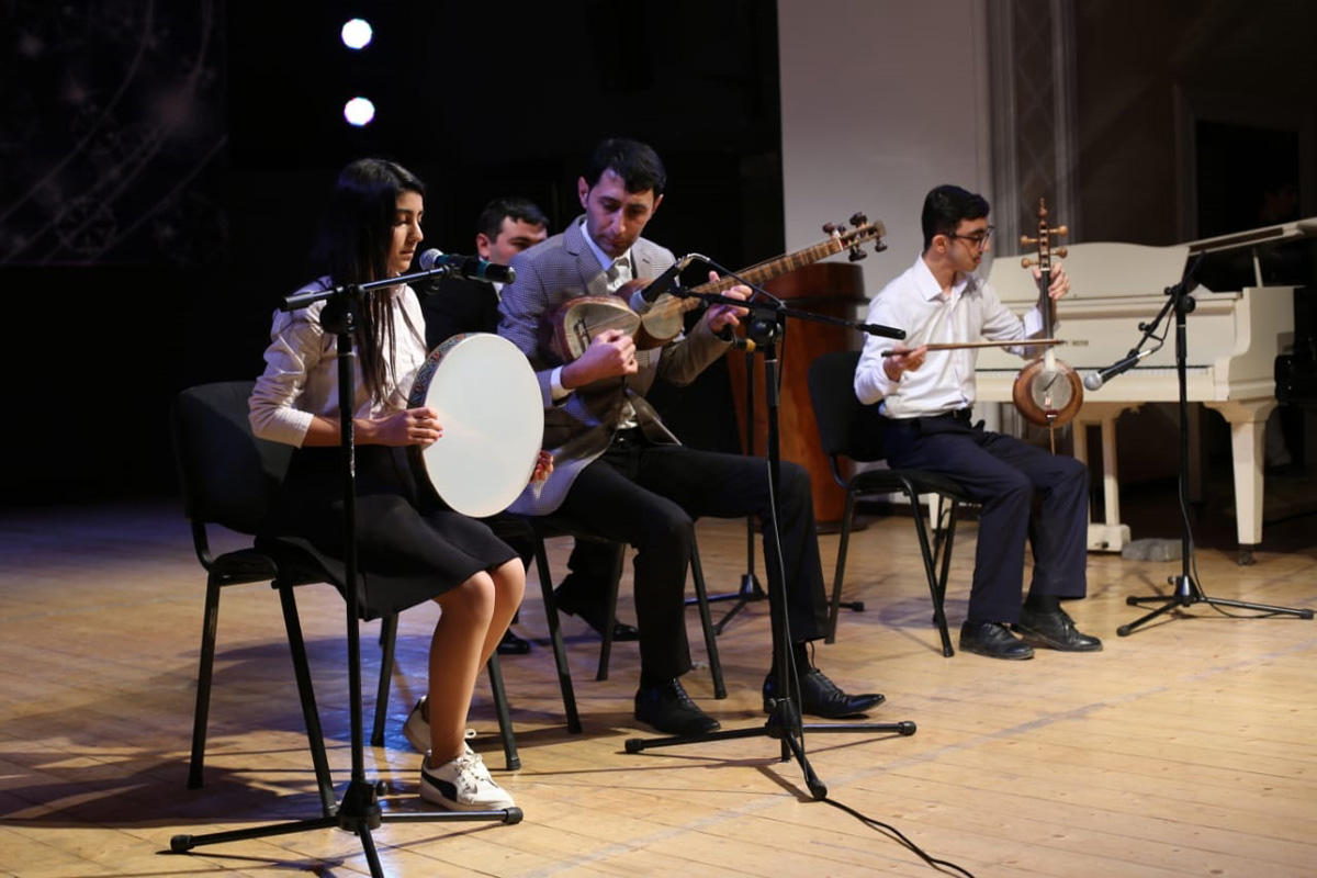 Bakıda beynəlxalq incəsənət müsabiqəsi keçirilib (FOTO)