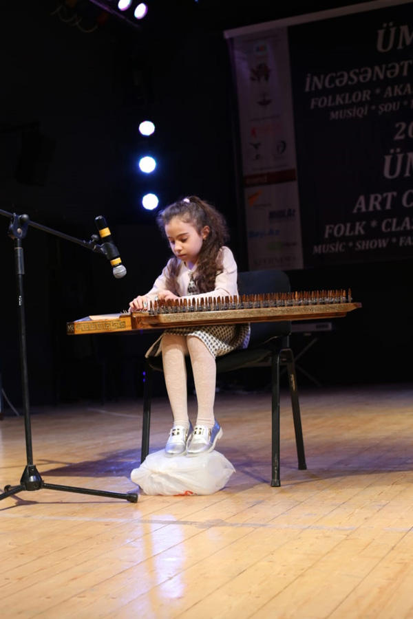 Bakıda beynəlxalq incəsənət müsabiqəsi keçirilib (FOTO)