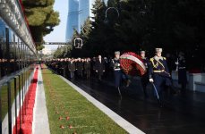 Prezident İlham Əliyev və birinci xanım Mehriban Əliyeva 20 Yanvar şəhidlərinin əziz xatirəsini yad ediblər (YENİLƏNİB) (FOTO)