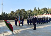 Prezident İlham Əliyev və birinci xanım Mehriban Əliyeva 20 Yanvar şəhidlərinin əziz xatirəsini yad ediblər (YENİLƏNİB) (FOTO)