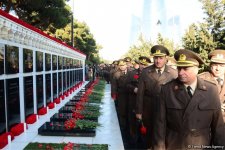 Azərbaycan ictimaiyyəti 20 Yanvar faciəsi qurbanlarının əziz xatirəsini yad edir (FOTO)