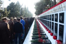 Azərbaycan ictimaiyyəti 20 Yanvar faciəsi qurbanlarının əziz xatirəsini yad edir (FOTO)