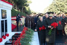Azərbaycan ictimaiyyəti 20 Yanvar faciəsi qurbanlarının əziz xatirəsini yad edir (FOTO)