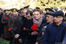 Azərbaycan ictimaiyyəti 20 Yanvar faciəsi qurbanlarının əziz xatirəsini yad edir (FOTO)