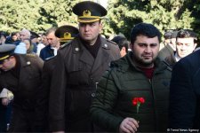 Azərbaycan ictimaiyyəti 20 Yanvar faciəsi qurbanlarının əziz xatirəsini yad edir (FOTO)